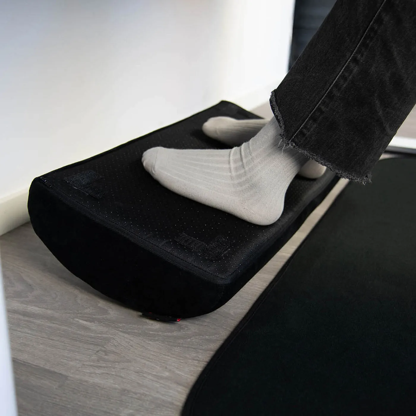 Arozzi FootRest - Velvet - Black