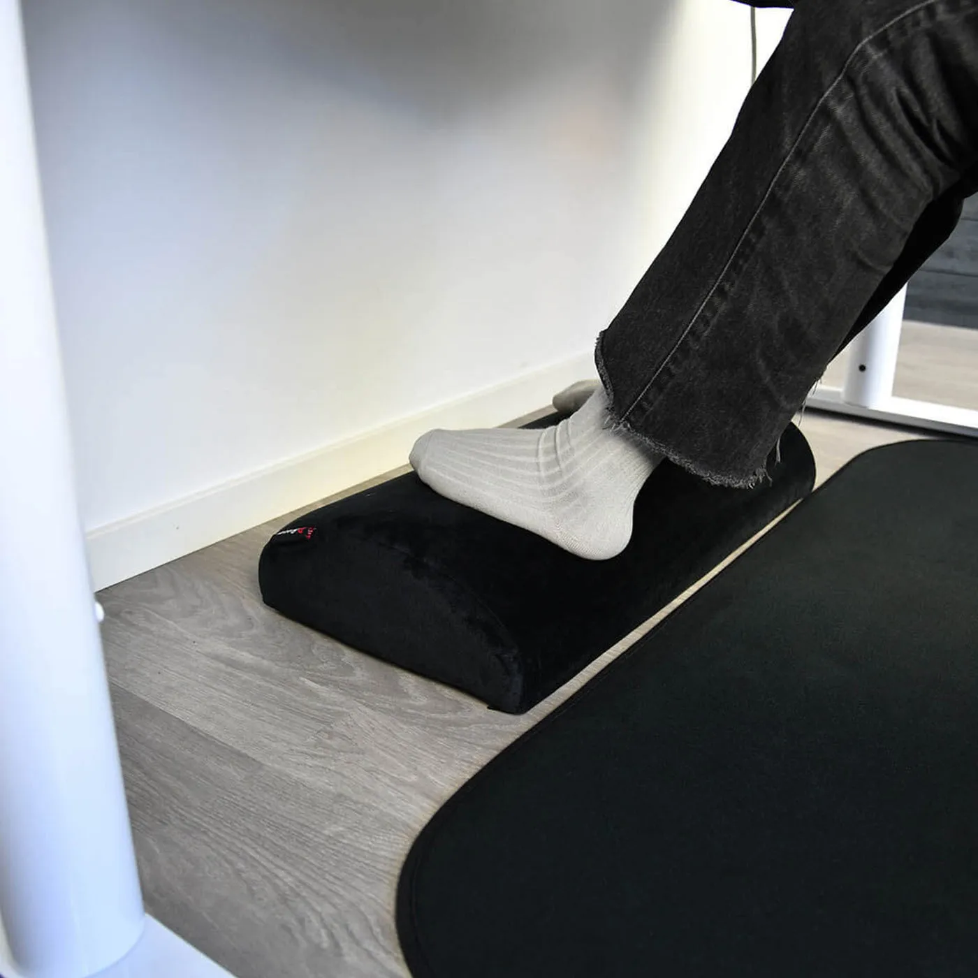 Arozzi FootRest - Velvet - Black