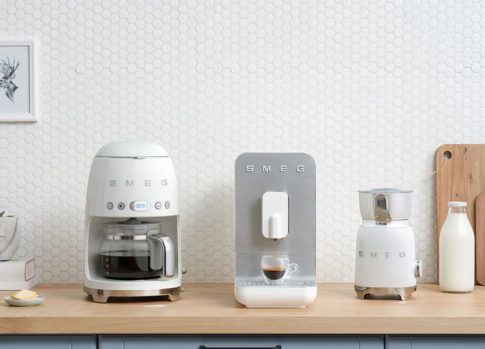 Smeg 50's Style DCF02WHEU -kahvinkeitin, Valkoinen