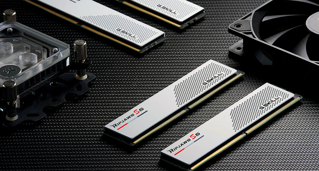 G.Skill Ripjaws S5 32 Gt (2 x 16 Gt) DDR5 6000 MHz, CL30 -muisti, Valkoinen