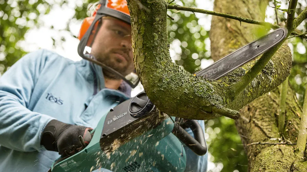 Bosch UniversalChain 35 - electric chainsaw