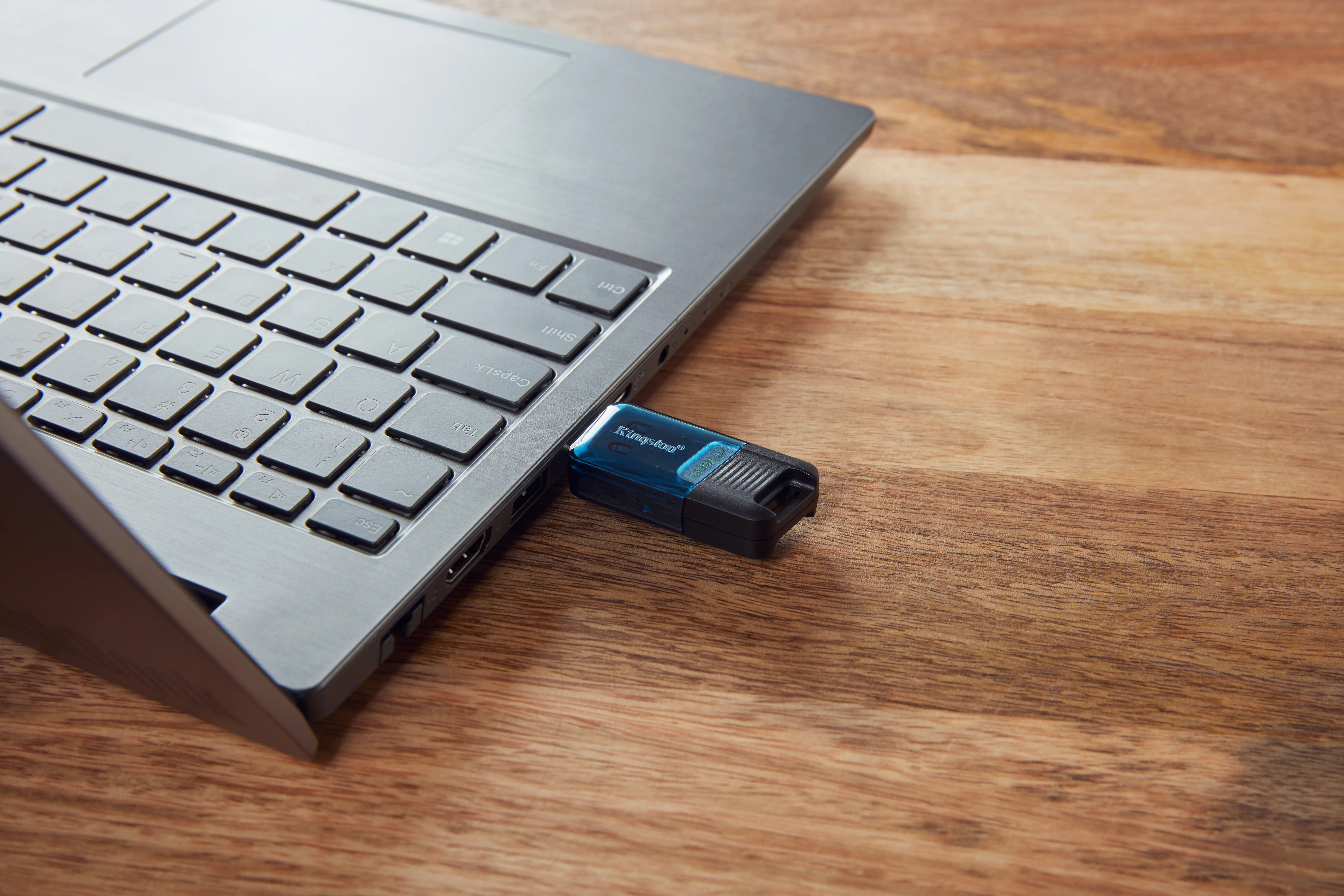 Kingston 256GB USB-C 3.2 Gen 1 DataTraveler 80 -flashmuistitikku Kingston 256GB USB-C 3.2 Gen 1 DataTraveler 80 -flashmuistitikku