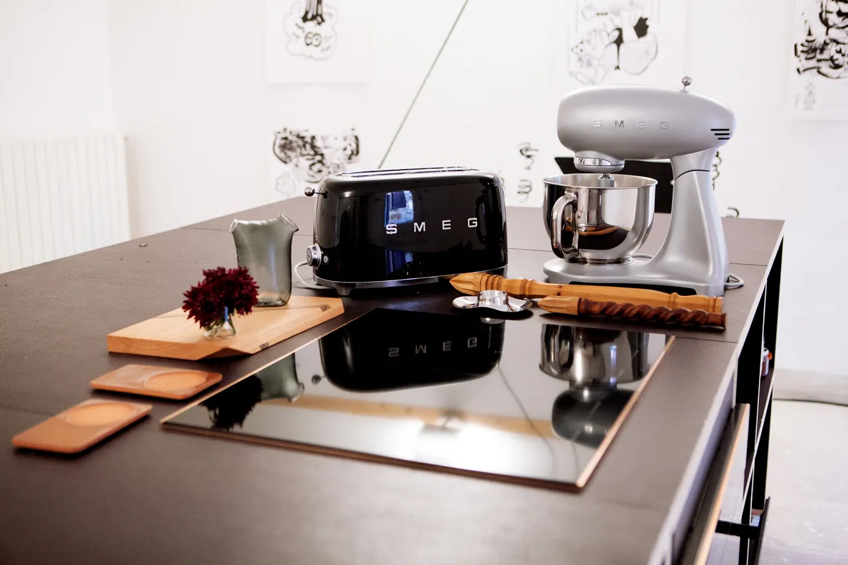 Smeg TSF02BLEU 4-viipaleen leivänpaahdin, musta