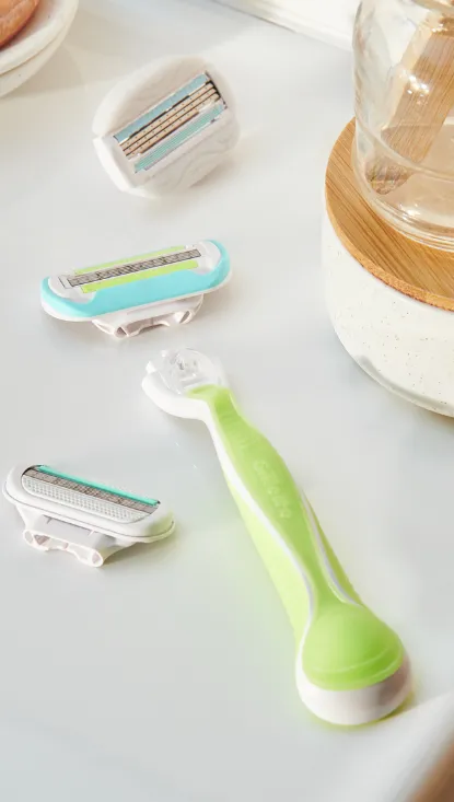 VENUS EMBRACE h&ouml;yl&auml;. Gilletten h&ouml;yl&auml; naisten ihonkarvanpoistoon