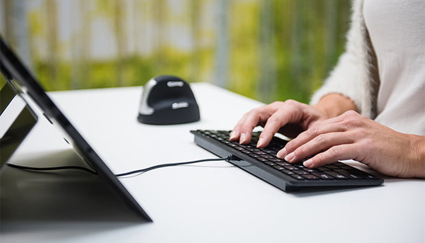R-Go Compact - ergonomic keyboard, black