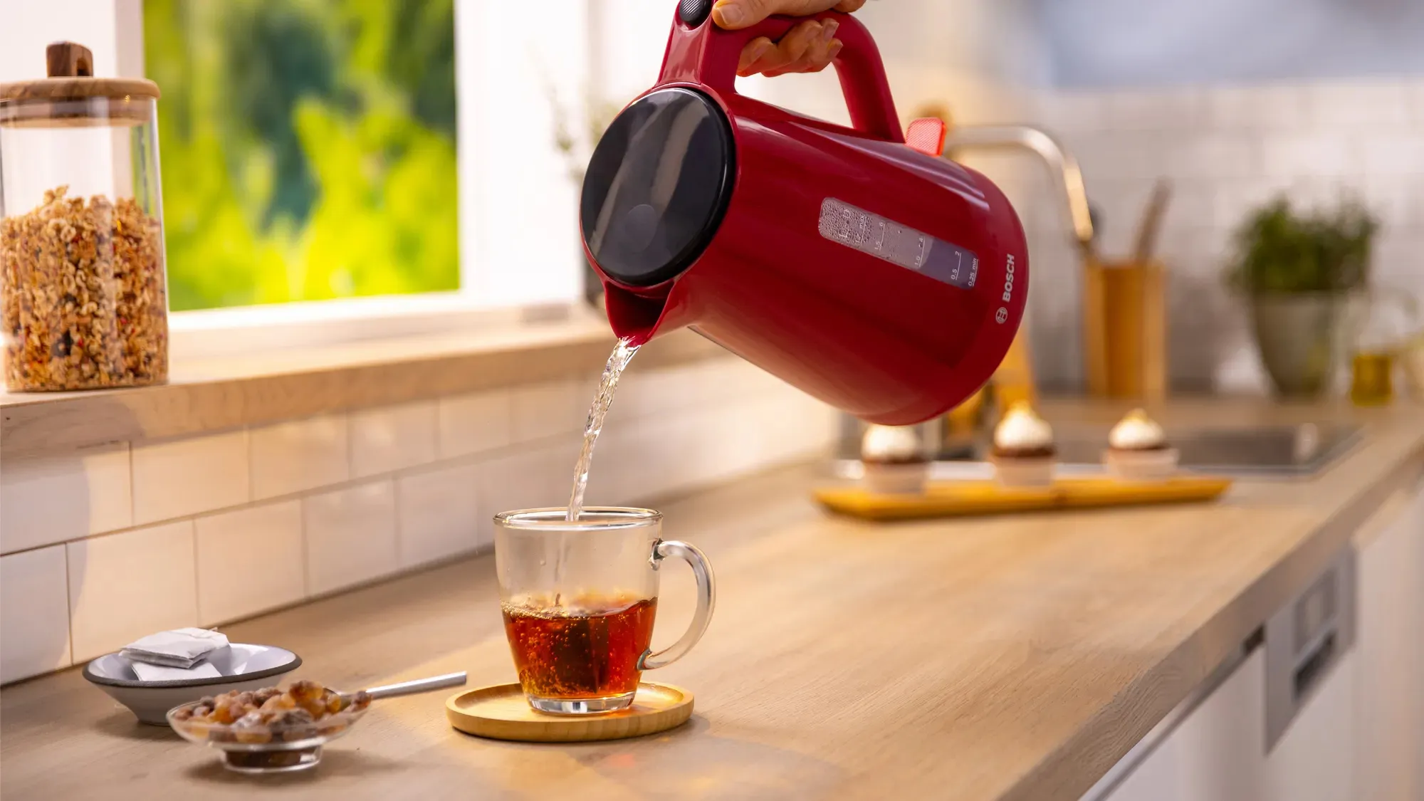 Bosch MyMoment TWK1M124 kettle, 1.7L, 2400W, Red