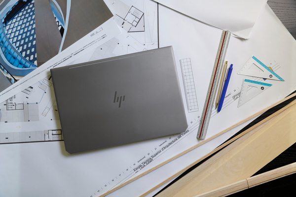 HP ZBSG5 i7-9850H 15.6 32GB/1T PC