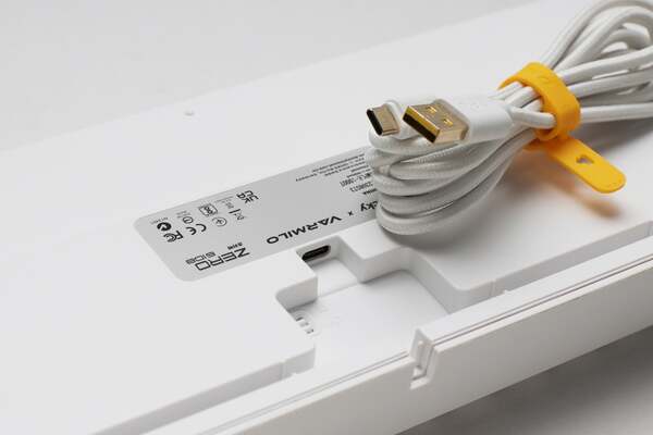 Ducky Zero, Fullsize, Cherry MX2A Silver Speed, RGB -langaton (Tri-mode) pelin&auml;pp&auml;imist&ouml;, valkoinen