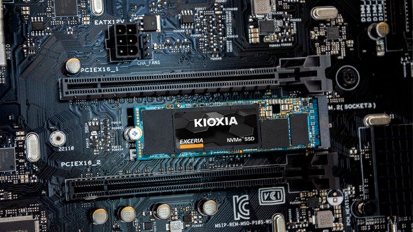 Kioxia EXCERIA BASIC 1TB External SSD with PCIe 4.0 x4 (NVMe)