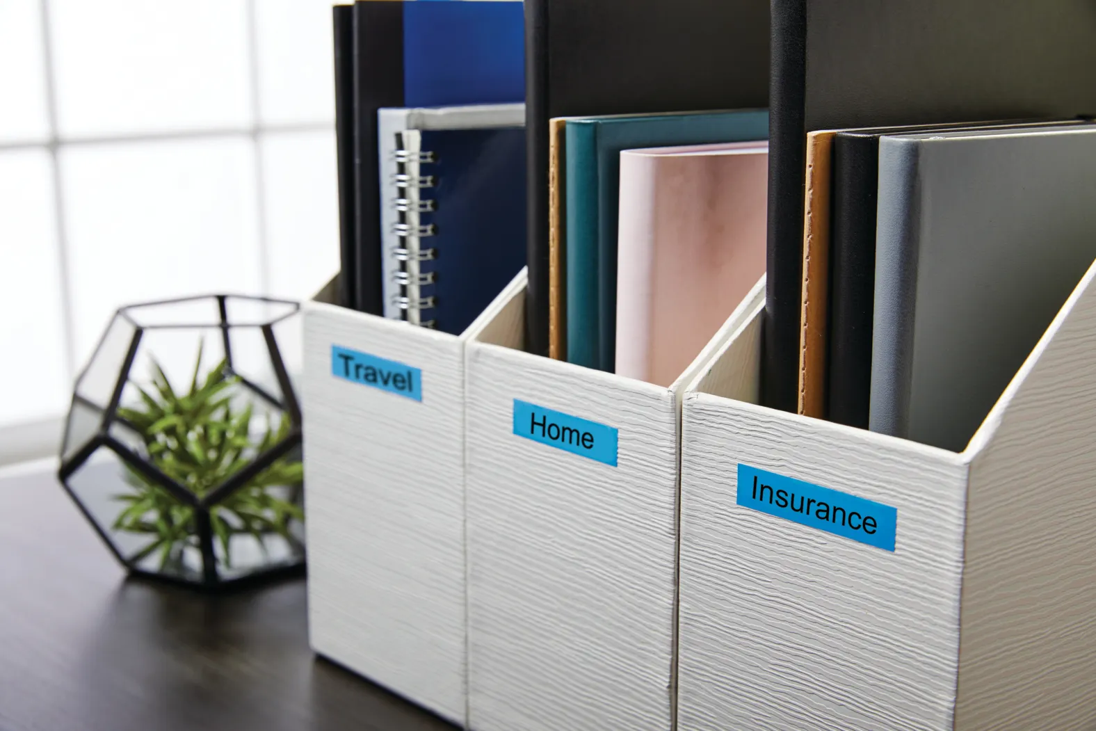 DYMO D1 m&auml;rktejp standard 9mm, svart p&aring; bl&aring;tt, 7m rulle (40916)