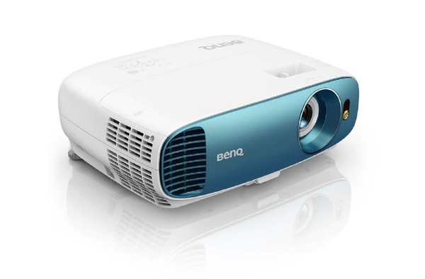 BenQ TK800M - 4K UHD, DLP, 3000 AL, 29dB (eco), 1,5-1,65:1, 4,2kg, Wi-Fi (option)