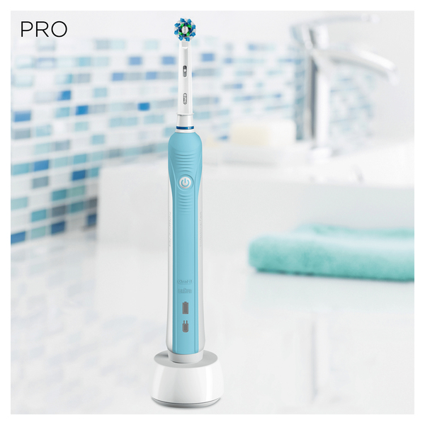BRAUN ELECTRIC TOOTHBRUSH ORAL-B PRO1 700.