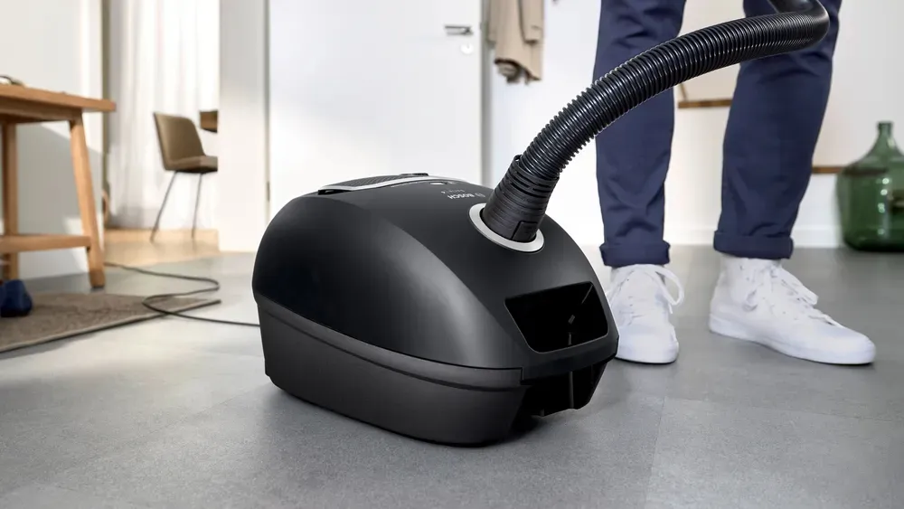 Bosch Serie 4 BGB41BA1 4L 600W Cylinder vacuum cleaner, Black