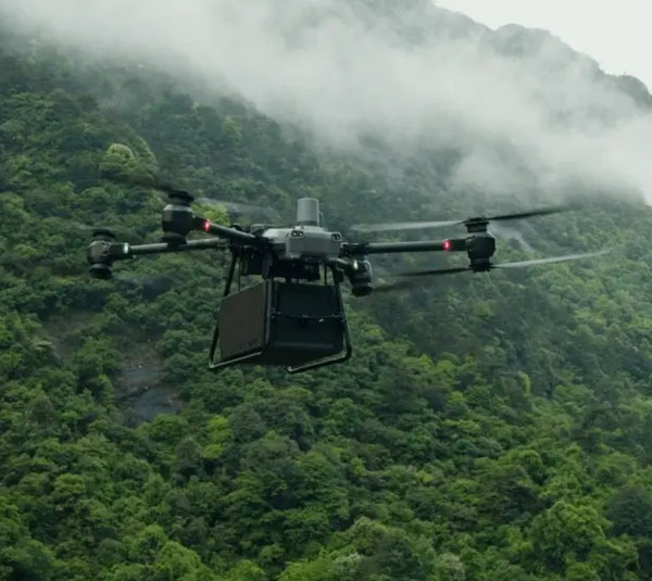 DJI FlyCart 100 Raskasnostoinen Kuljetusdrone