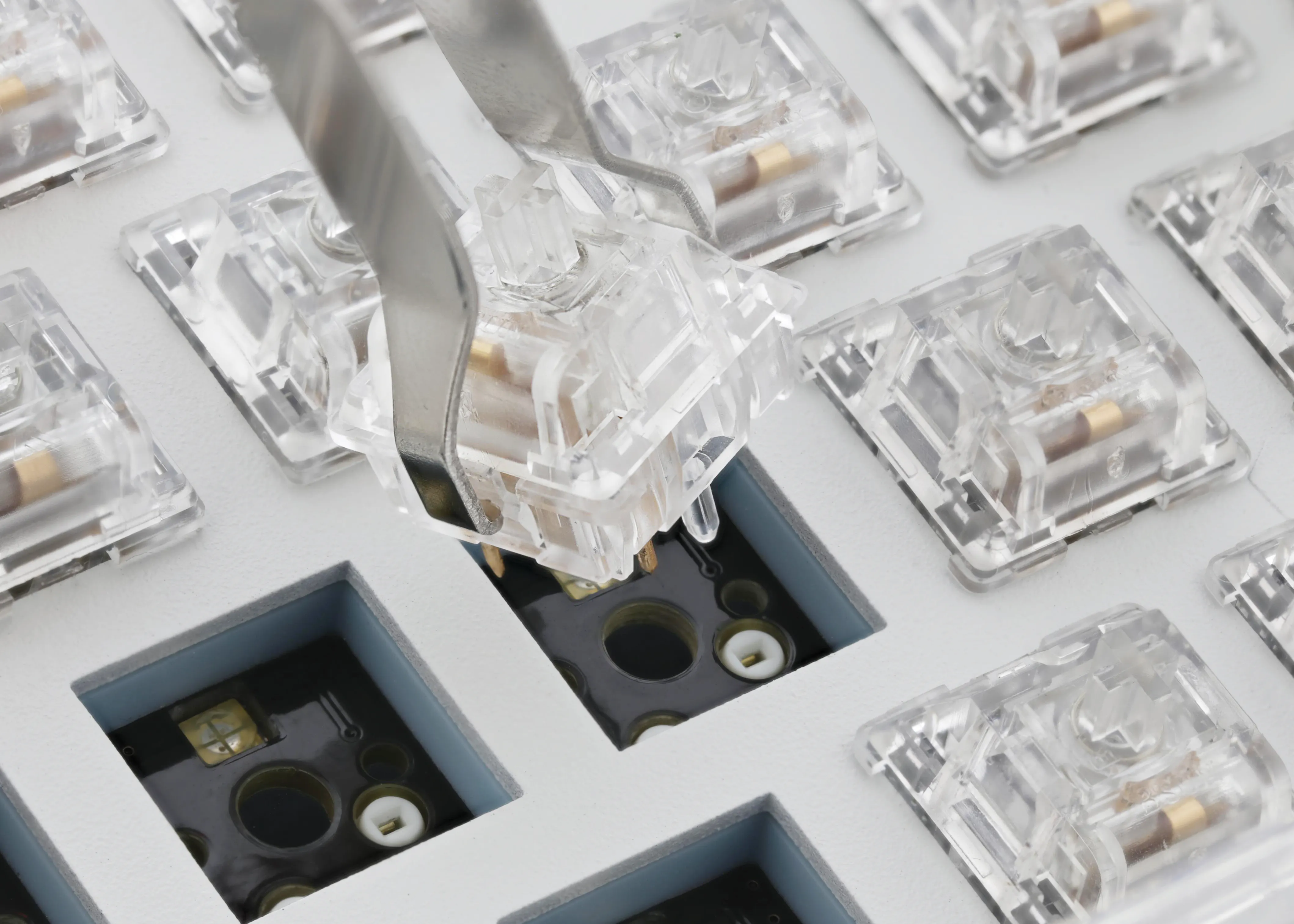 Deltaco Gaming DK460, 65%, Content KTT Switches, Hot swappable, RGB -pelin&auml;pp&auml;imist&ouml;, l&auml;pin&auml;kyv&auml;
