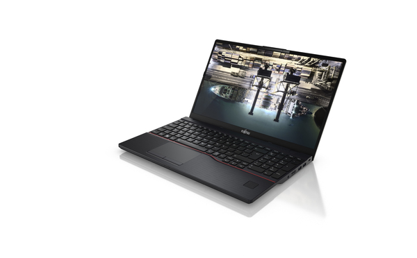 Fujitsu LIFEBOOK E5512 15.6&quot; i5-1235U, 8GB, 256GB SSD, Win 11 Pro - notebook, Black