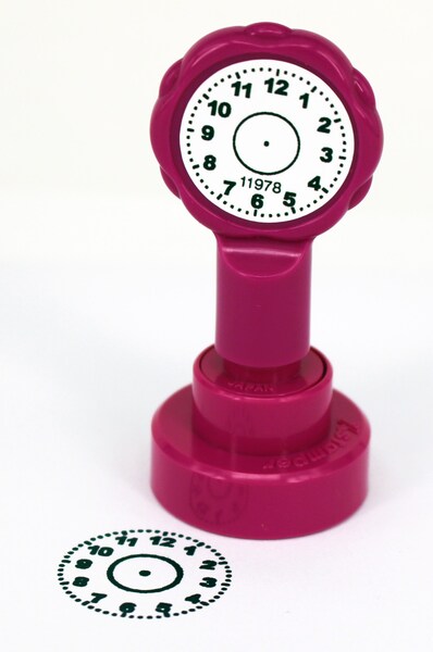 X Clamations clock face black Artline