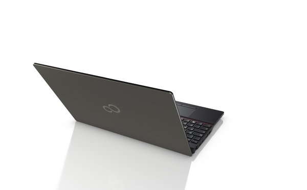 Fujitsu LIFEBOOK E5512 15.6&quot; i5-1235U, 8 Gt, 256 Gt SSD, Win 11 Pro -kannettava, Musta