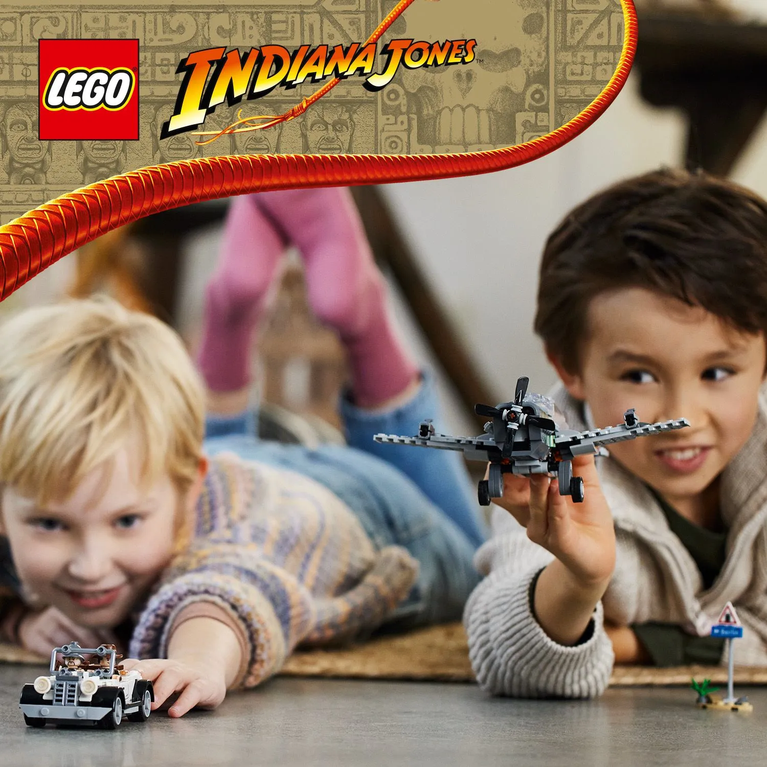 Lego Indiana H&auml;vitt&auml;j&auml;lentokoneen hy&ouml;kk&auml;ys 77012