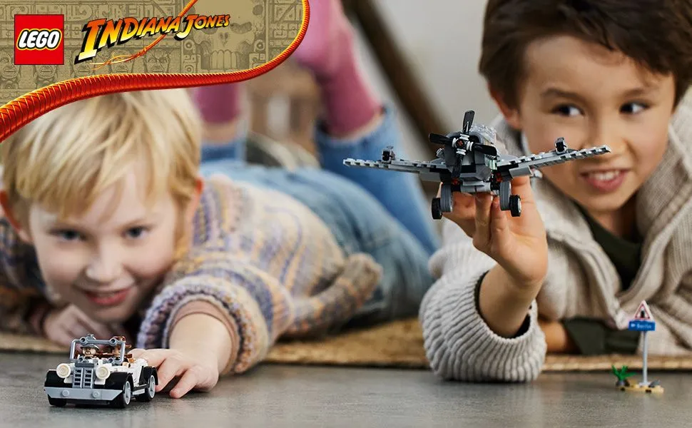 Lego Indiana H&auml;vitt&auml;j&auml;lentokoneen hy&ouml;kk&auml;ys 77012