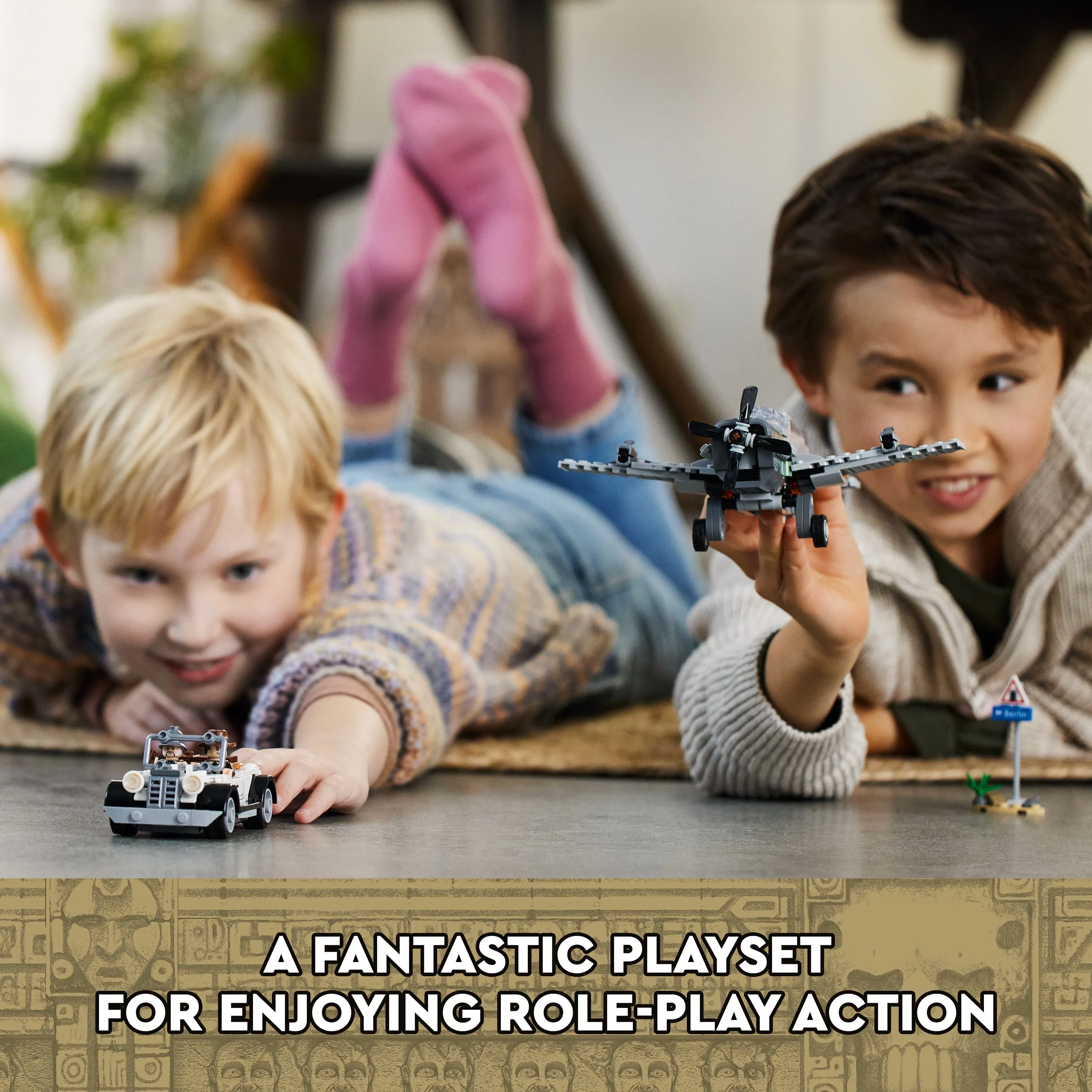 Lego Indiana H&auml;vitt&auml;j&auml;lentokoneen hy&ouml;kk&auml;ys 77012