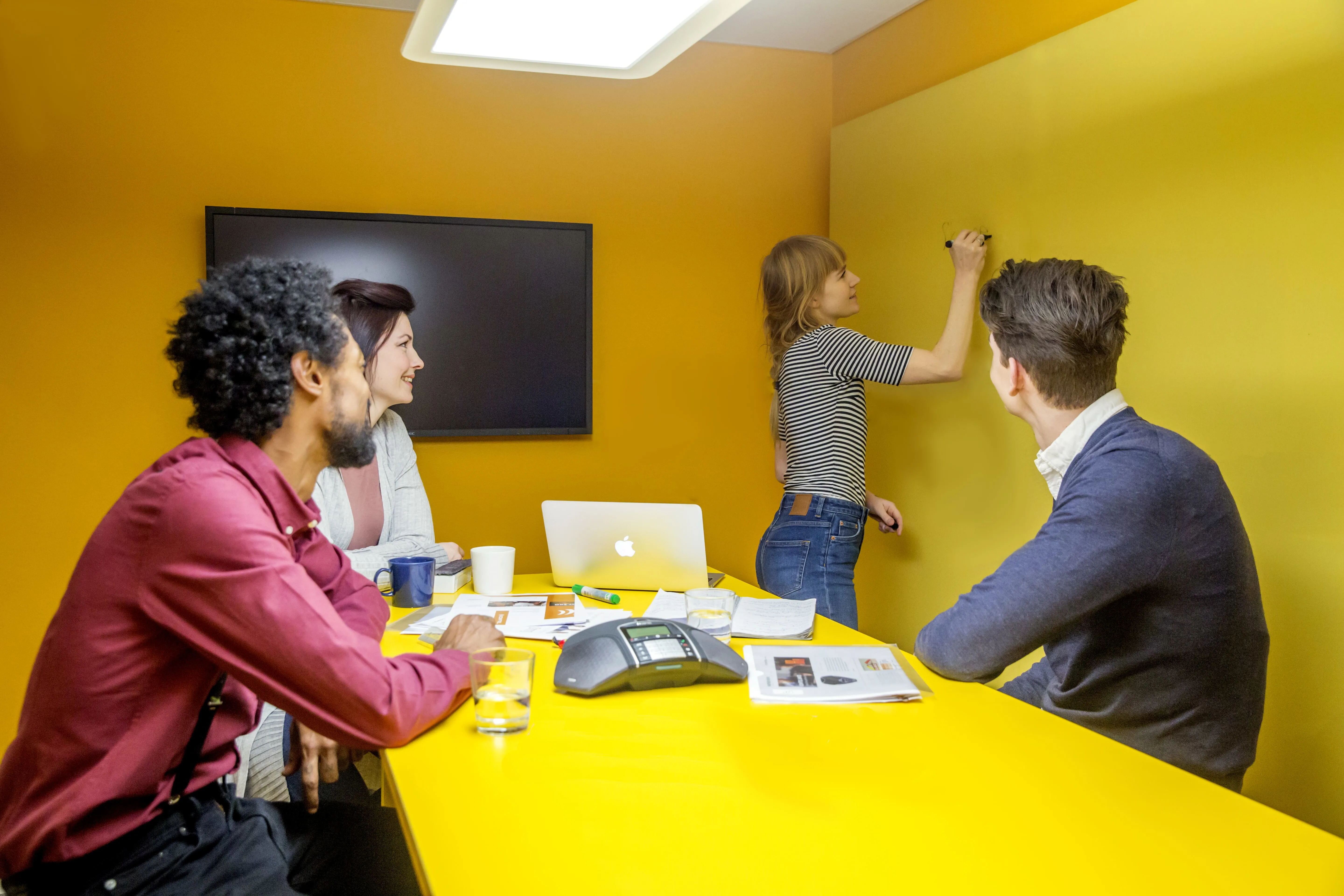 Konftel 300Wx -konferenssikaiutin, Musta