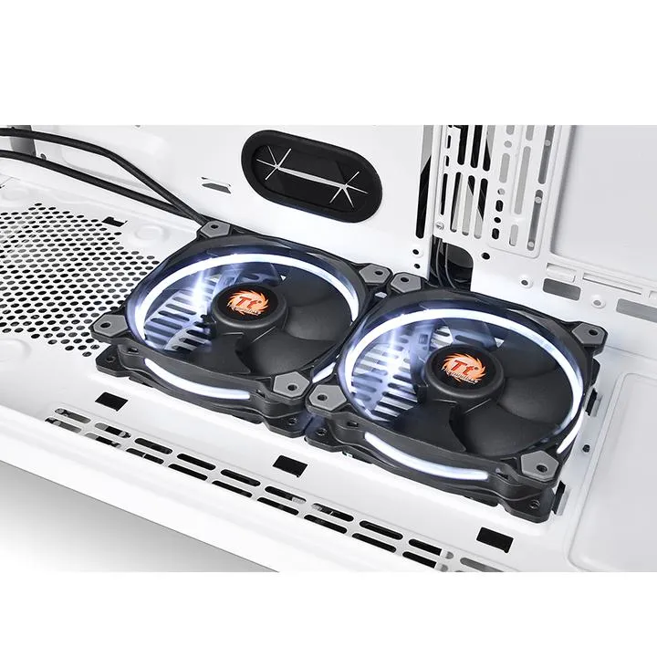 Thermaltake View 71 Tempered Glass Snow Edition -t&auml;ystornikotelo ikkunalla, valkoinen