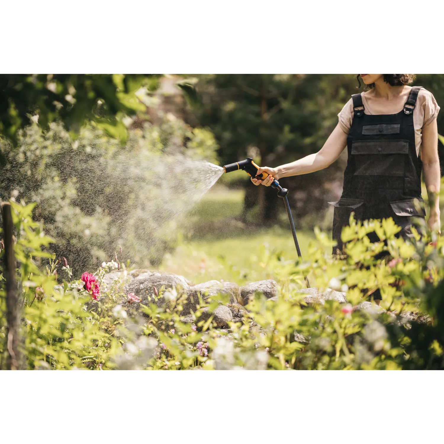 Fiskars - irrigation gun with front switch