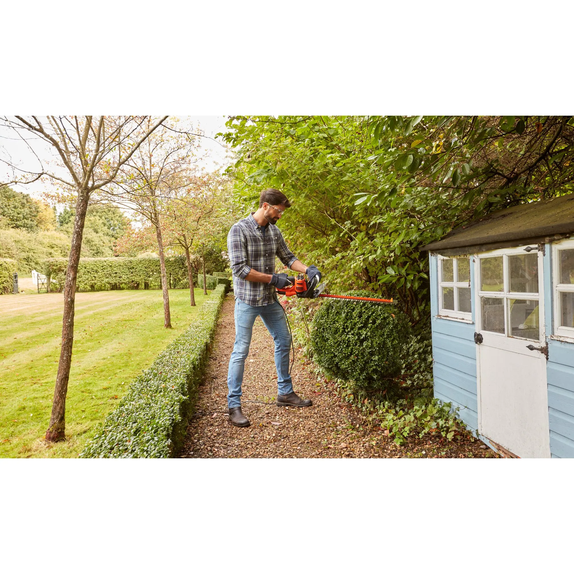 BLACK+DECKER BEHTS451-QS Elektrisk h&auml;cksax, 550 W, 600 mm, 25 mm, Svart/Orange