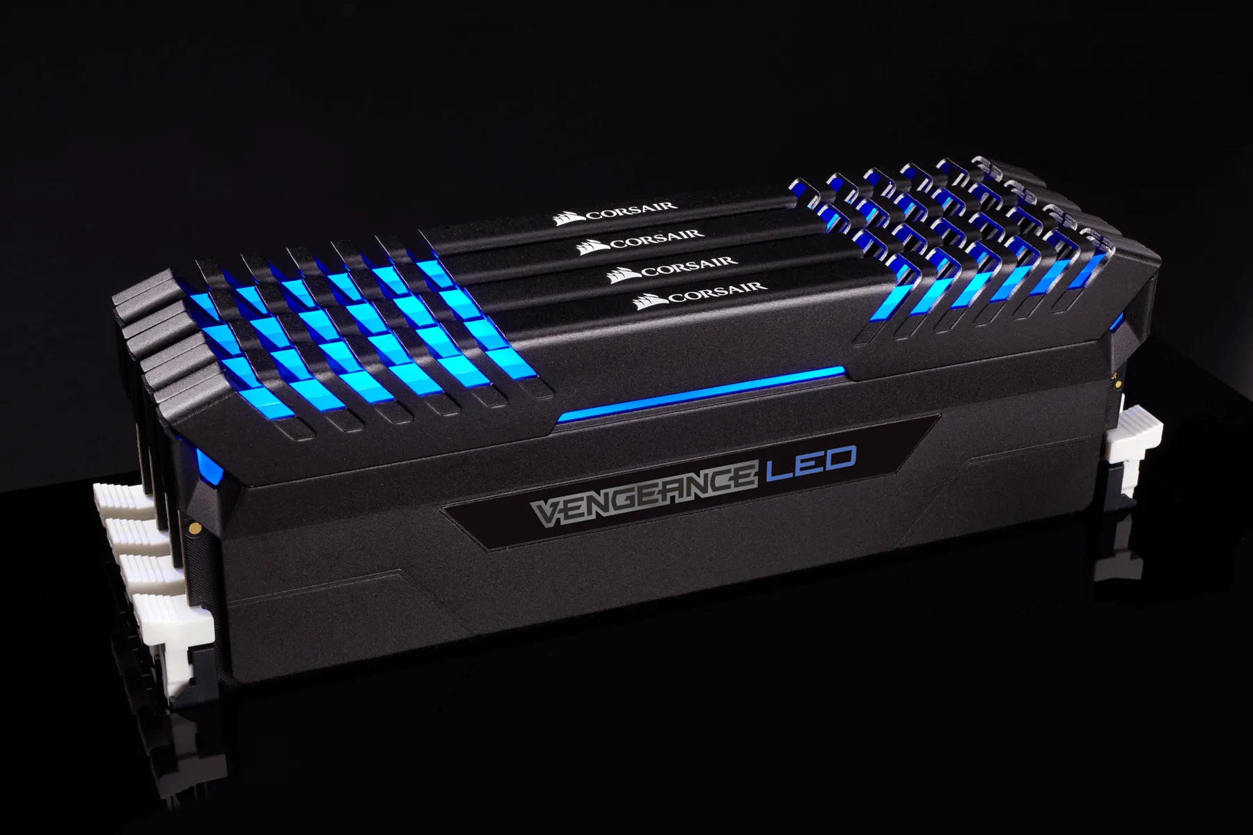 Corsair Vengeance LED Blue 16 Gt (2 x 8 Gt) DDR4 3000 MHz, CL15 -muisti, Musta