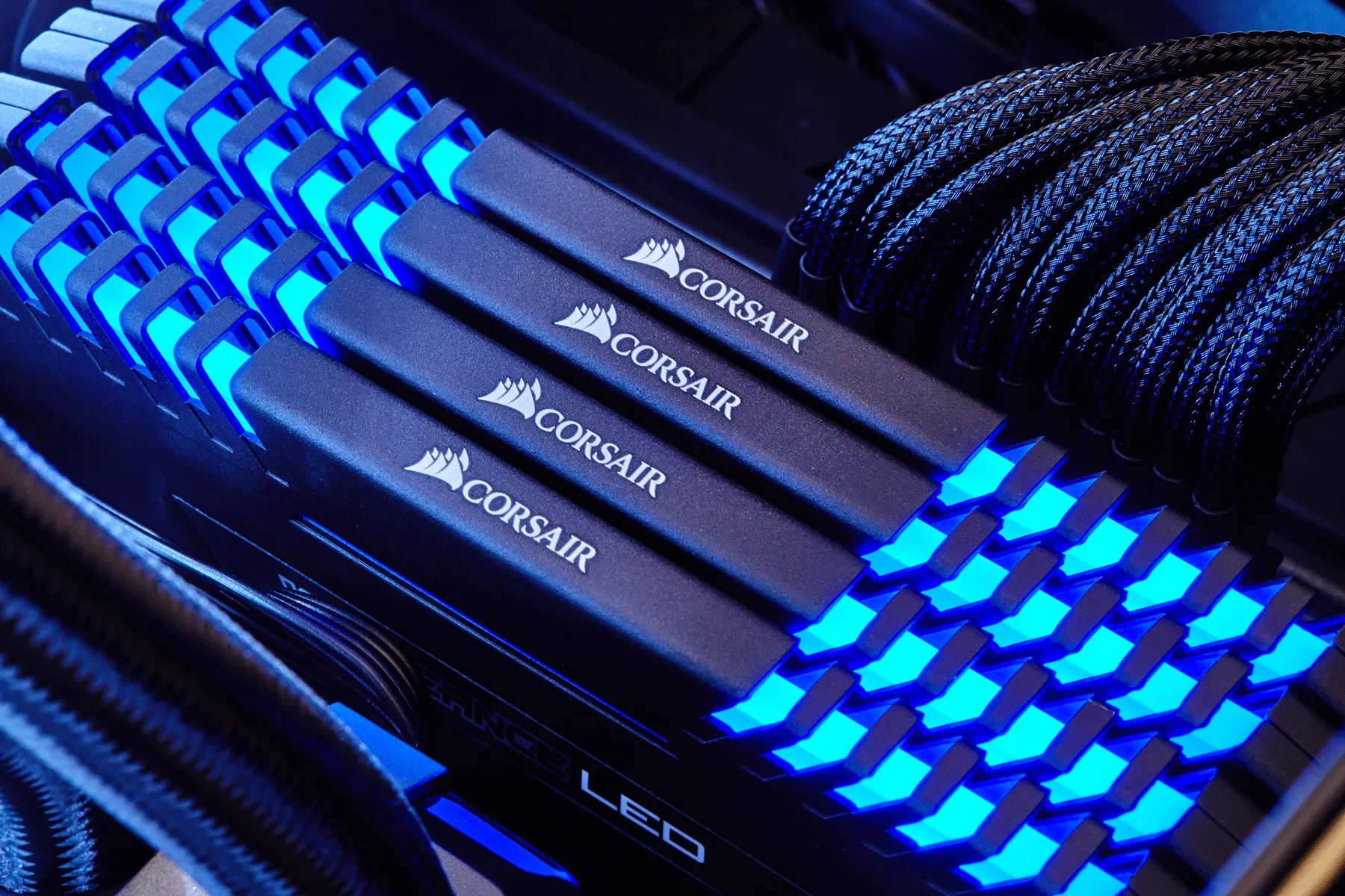 Corsair Vengeance LED Blue 16 Gt (2 x 8 Gt) DDR4 3000 MHz, CL15 -muisti, Musta