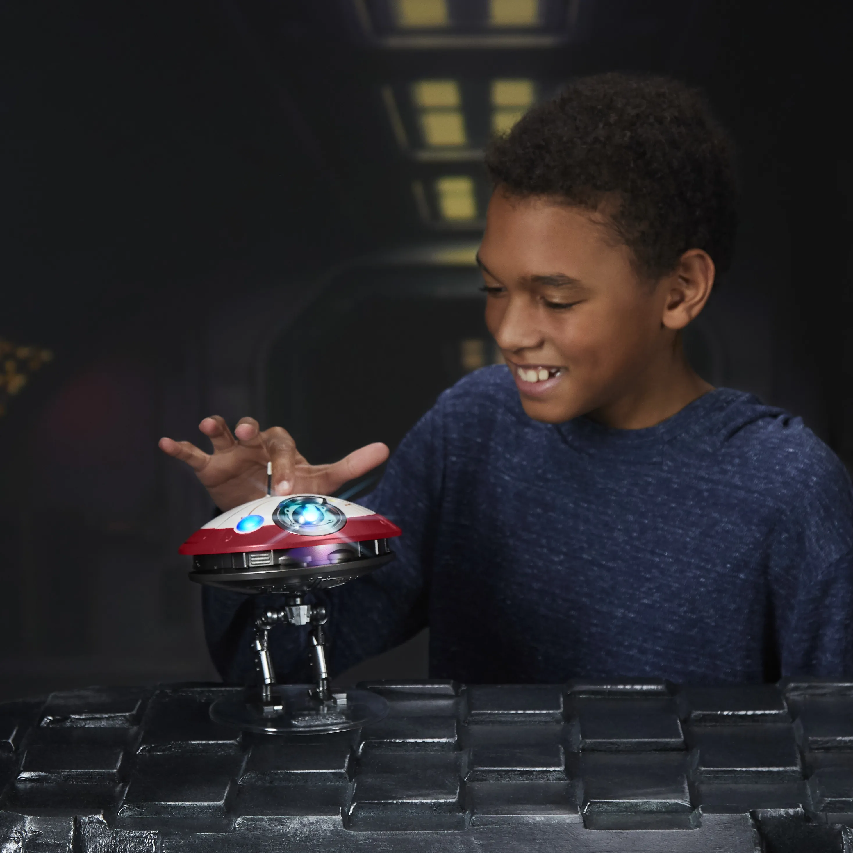 Hasbro Star Wars L0-LA59 (Lola) Animatronic Edition Toy Figure