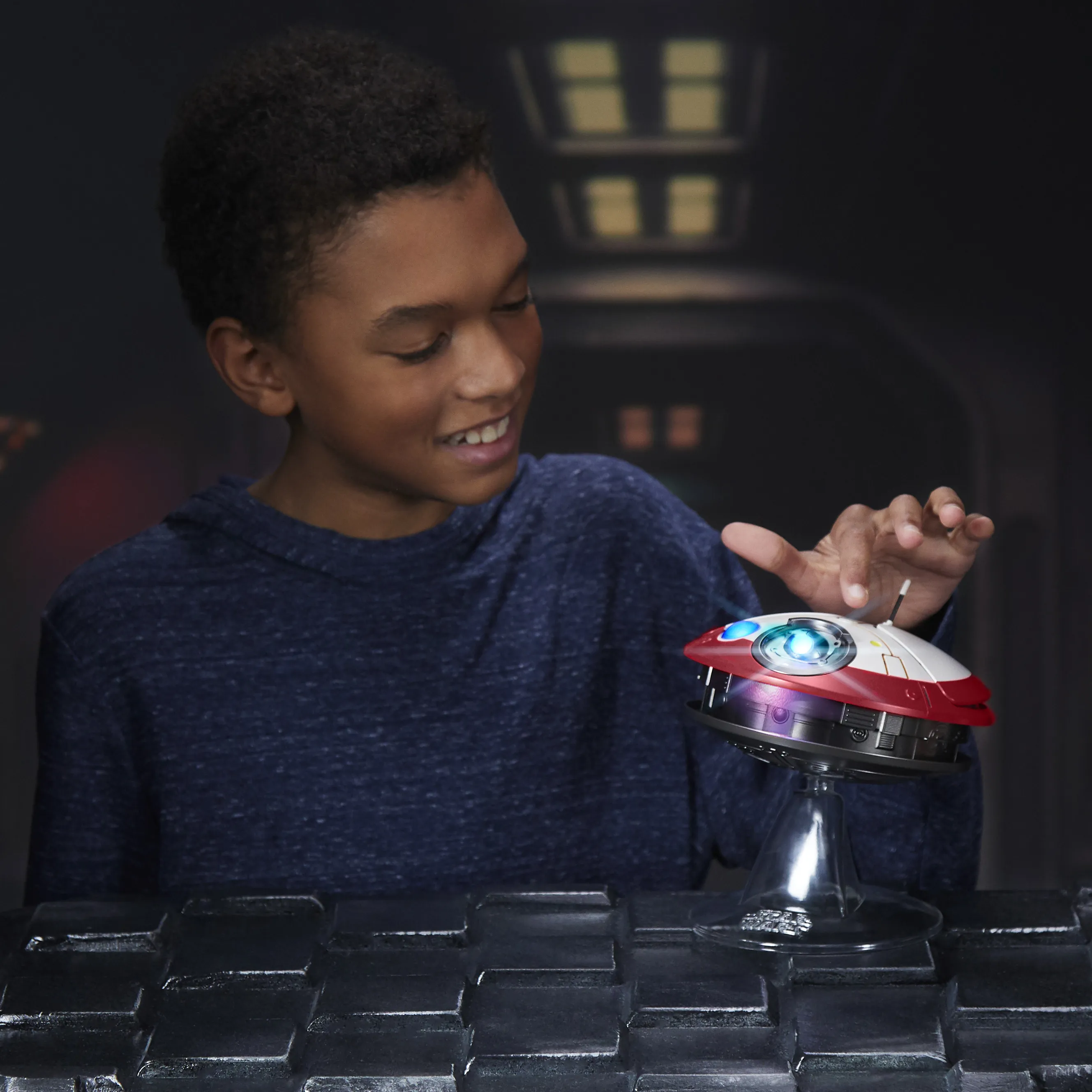 Hasbro Star Wars L0-LA59 (Lola) Animatronic Edition Toy Figure