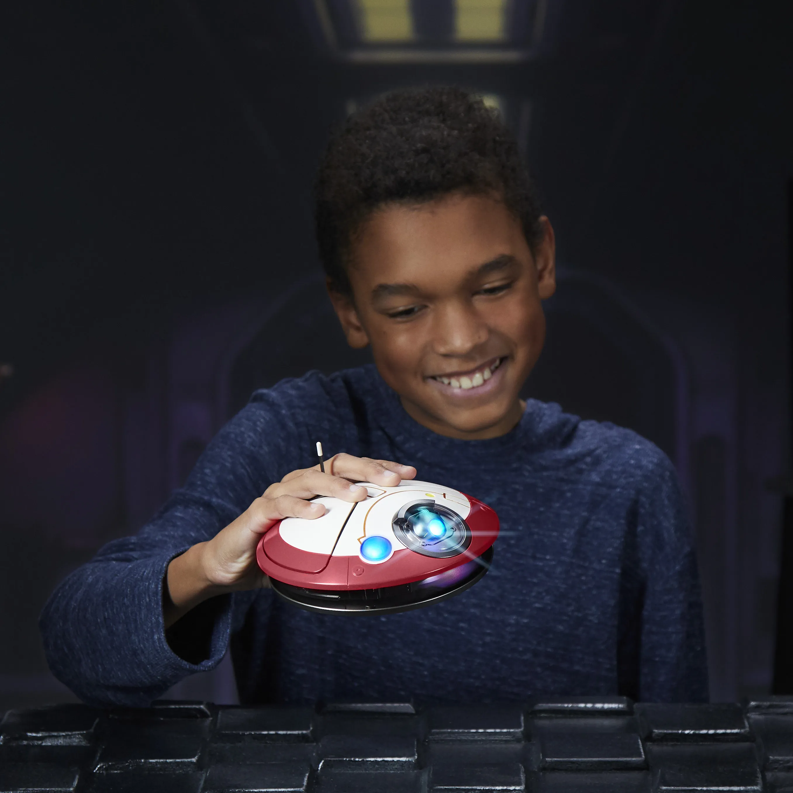 Hasbro Star Wars L0-LA59 (Lola) Animatronic Edition Toy Figure