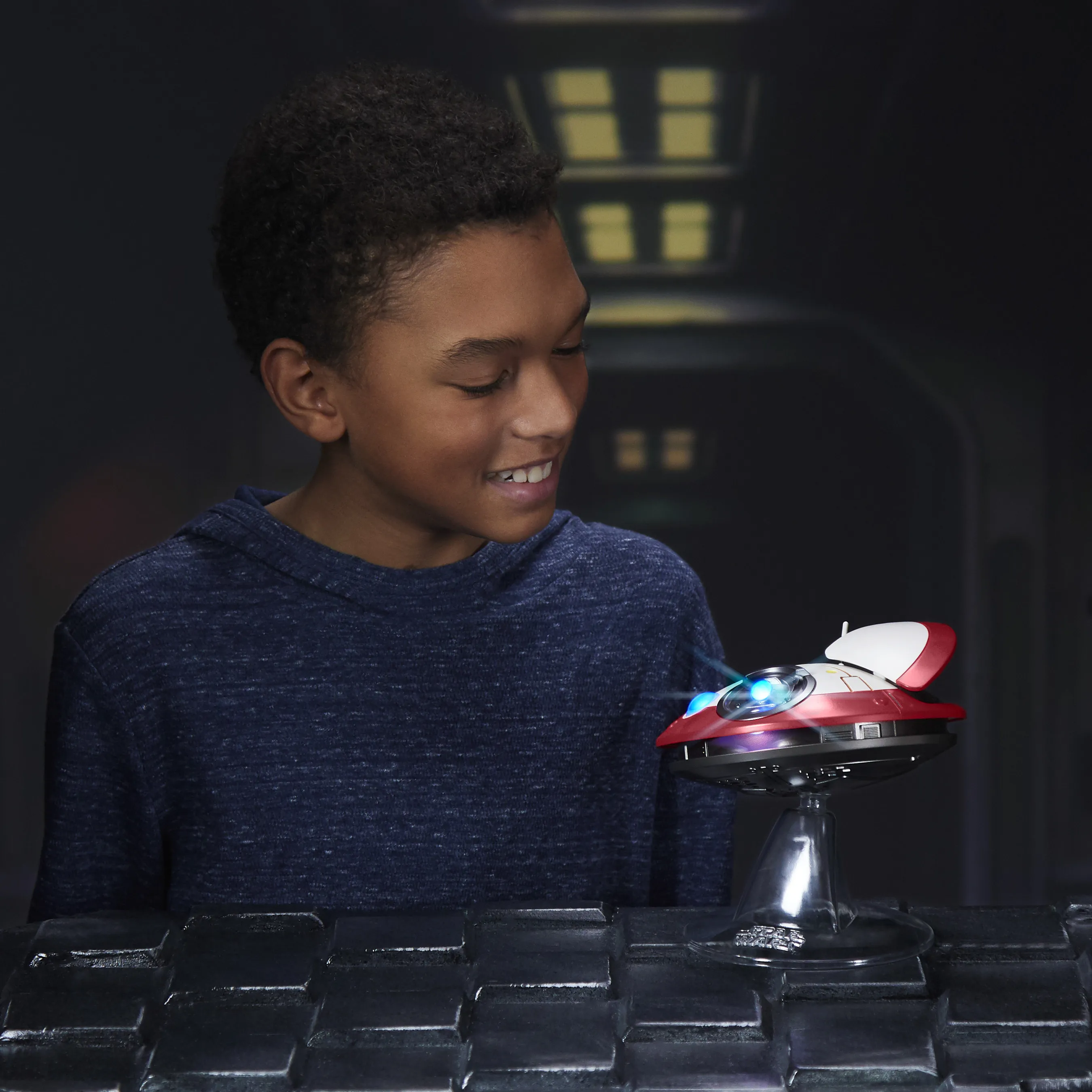 Hasbro Star Wars L0-LA59 (Lola) Animatronic Edition Toy Figure