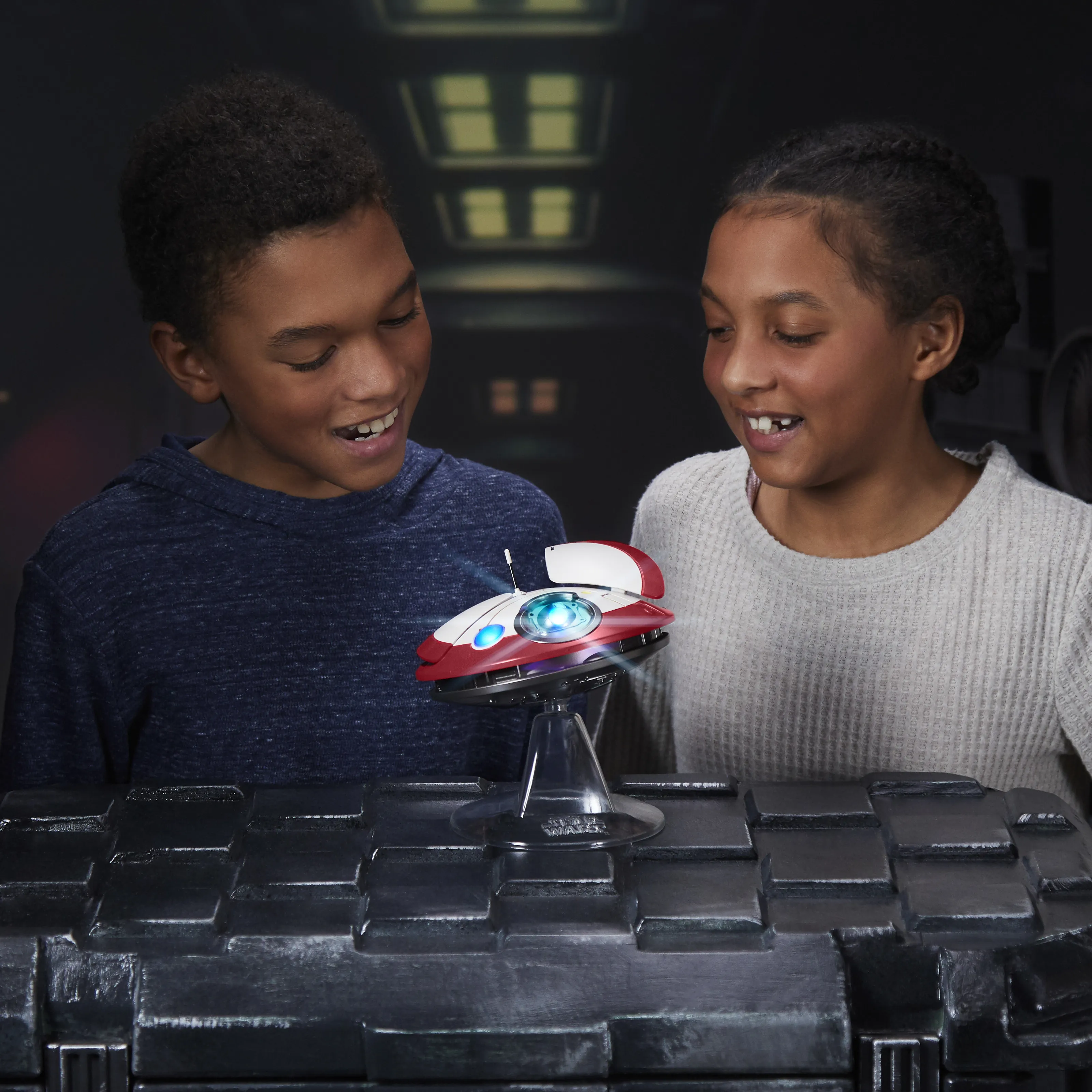 Hasbro Star Wars L0-LA59 (Lola) Animatronic Edition Toy Figure