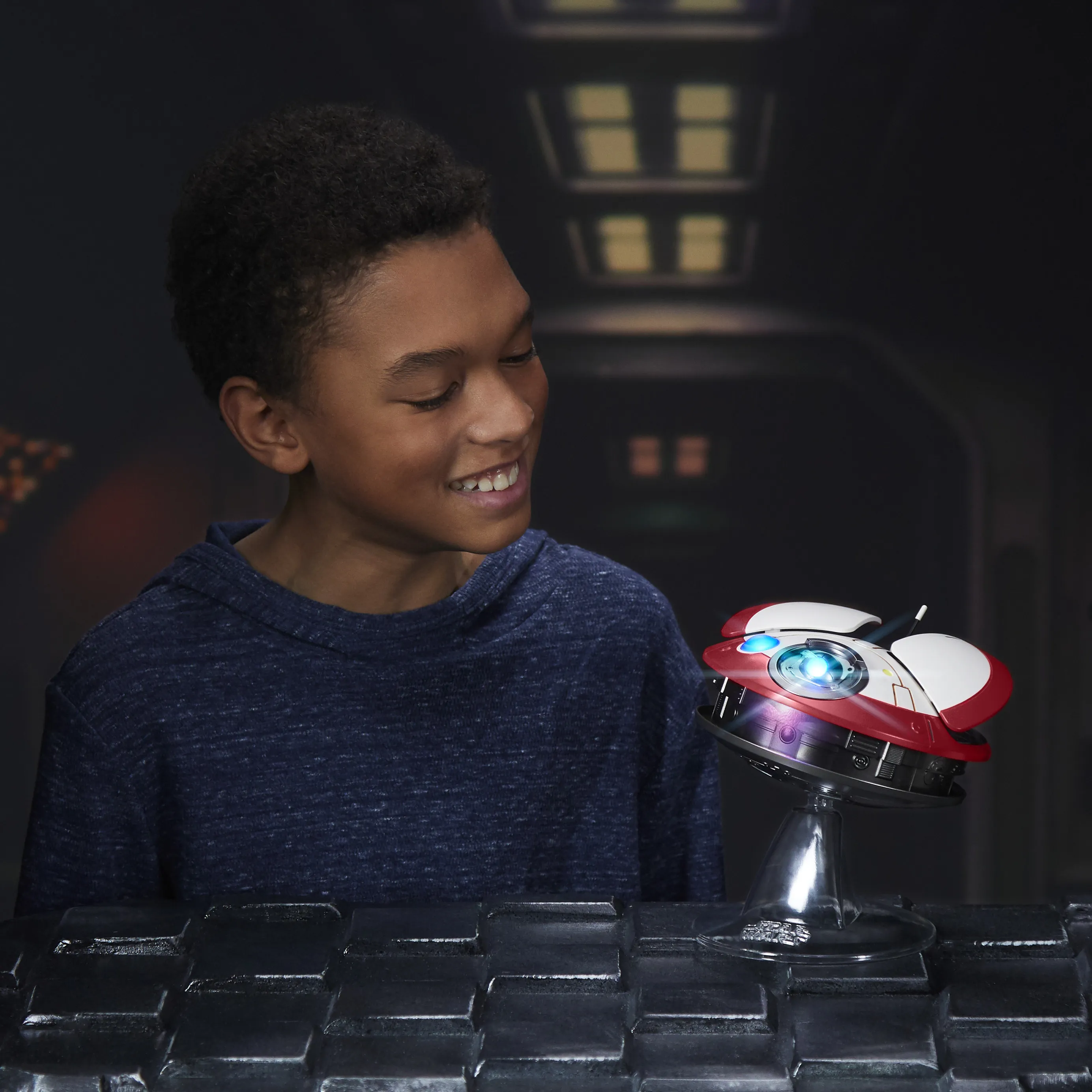 Hasbro Star Wars L0-LA59 (Lola) Animatronic Edition Toy Figure