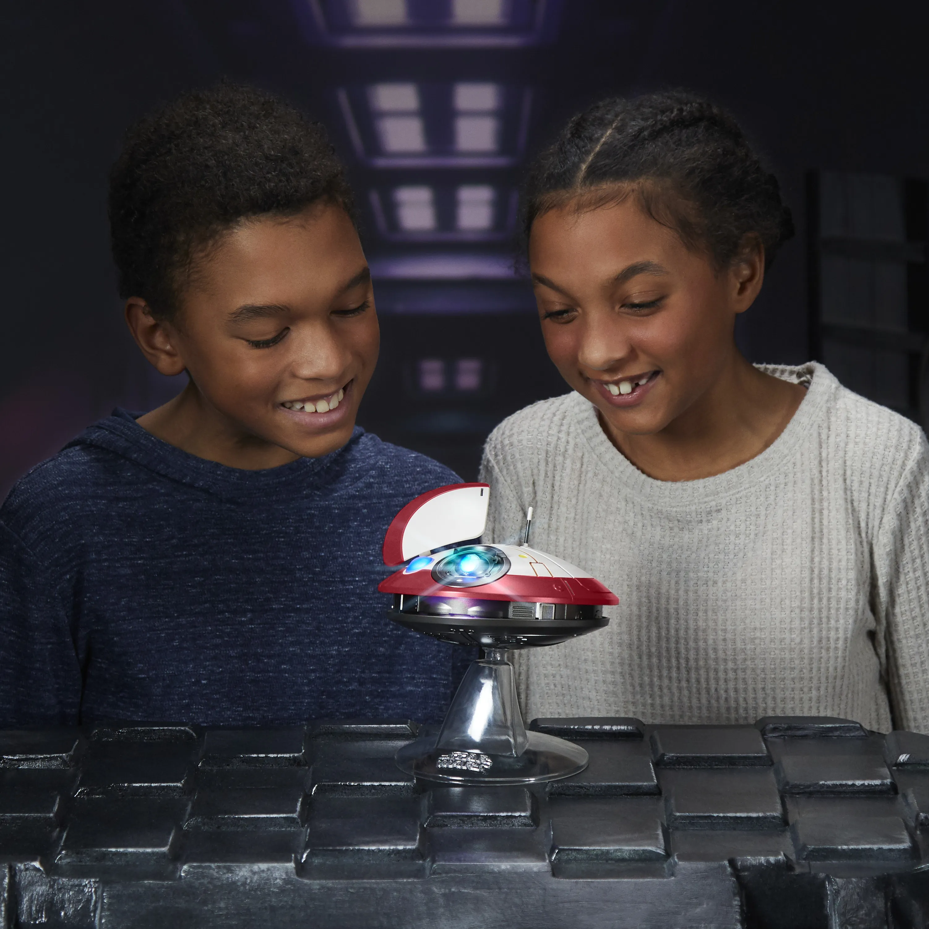 Hasbro Star Wars L0-LA59 (Lola) Animatronic Edition Toy Figure