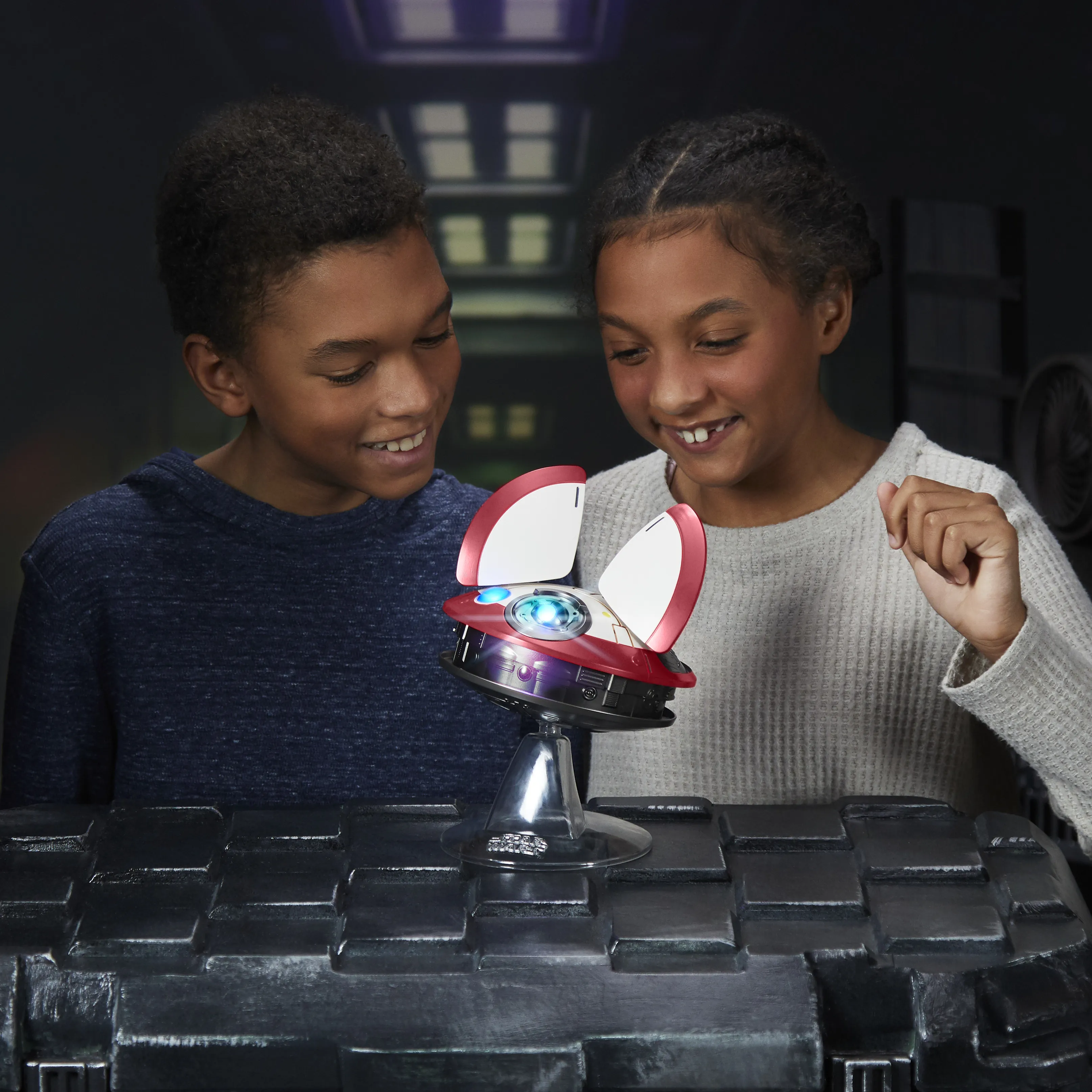 Hasbro Star Wars L0-LA59 (Lola) Animatronic Edition Toy Figure