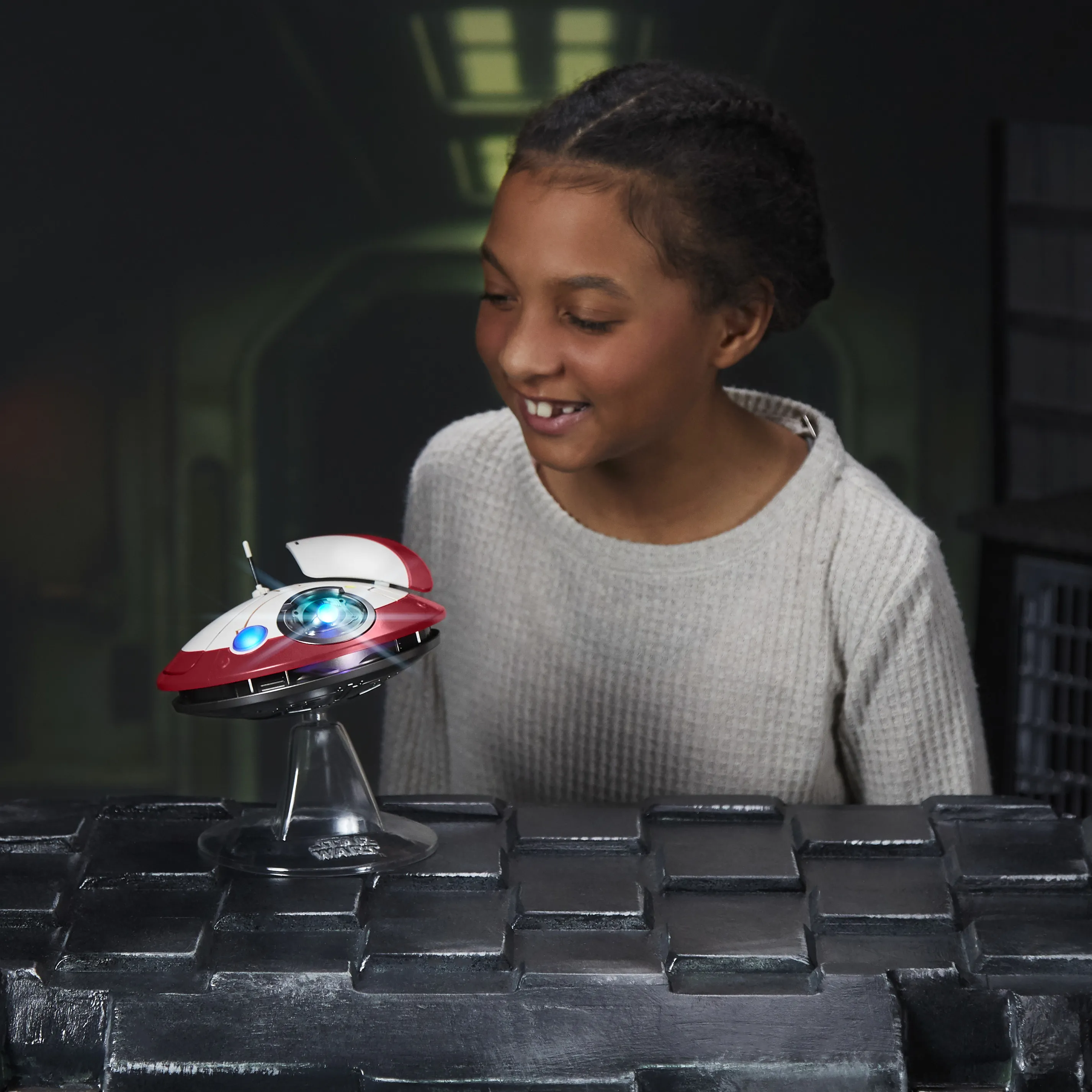 Hasbro Star Wars L0-LA59 (Lola) Animatronic Edition Toy Figure