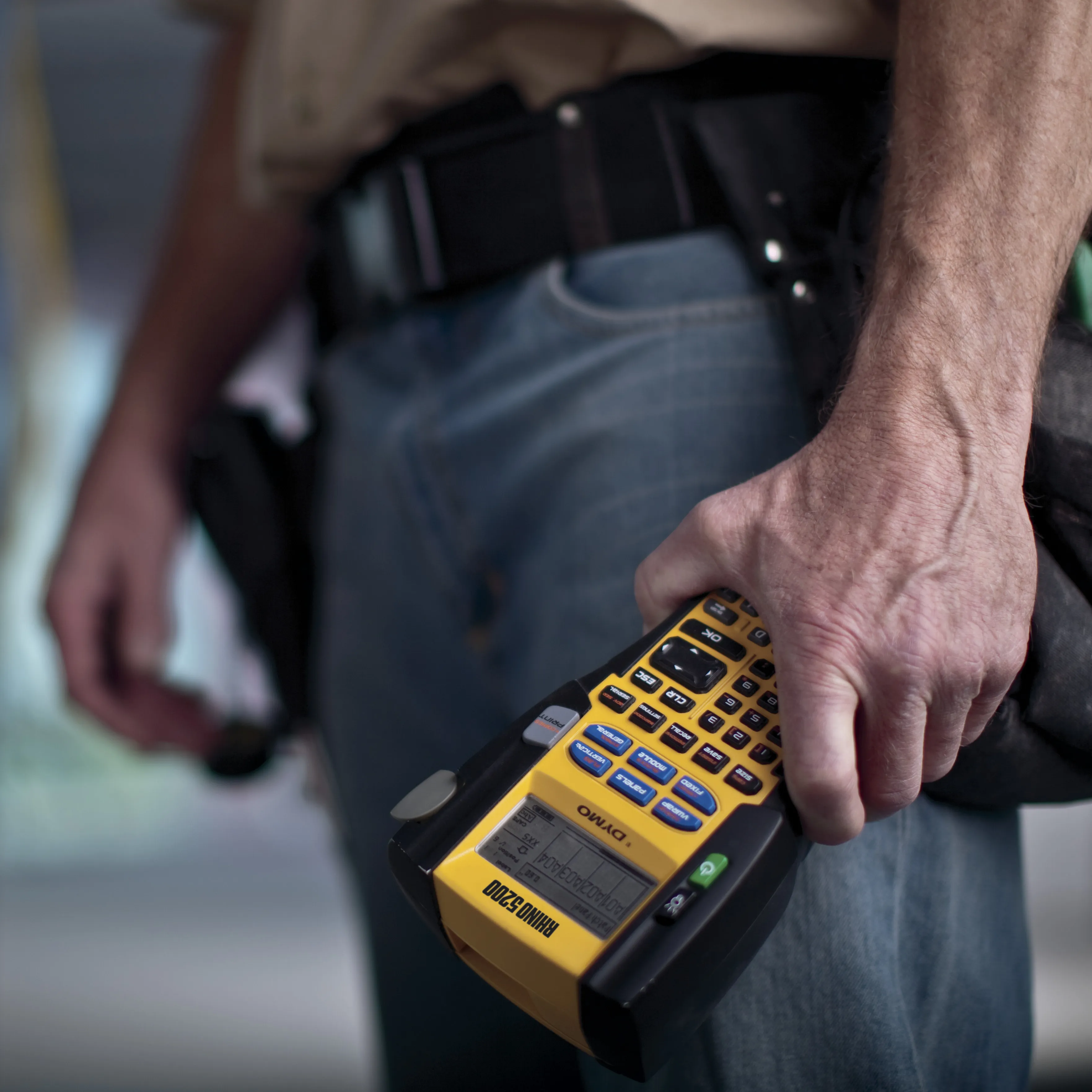 DYMO Rhino Professional 5200 tarratulostin LCD-n&auml;ytt&ouml;, musta/keltain