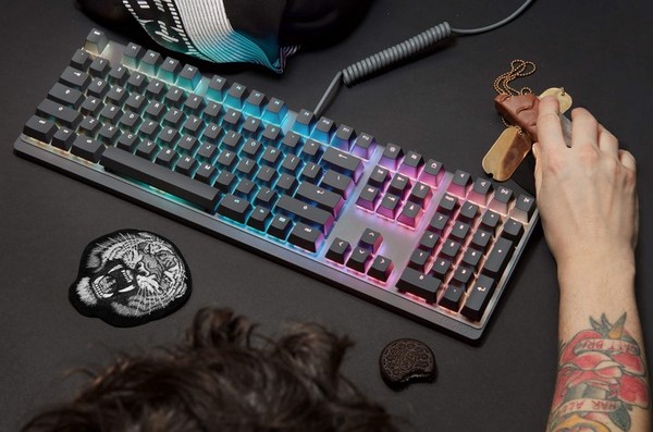 Mionix Wei Mekaaninen RGB -pelin&auml;pp&auml;imist&ouml;