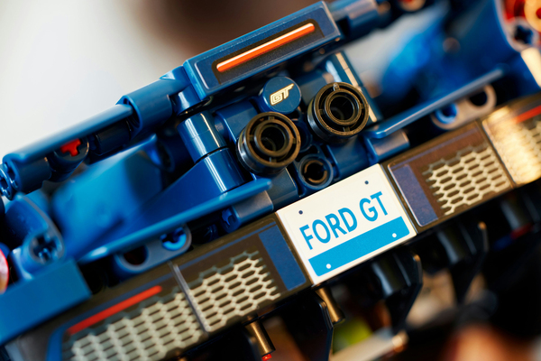 Lego Technic 2022 Ford GT 42154