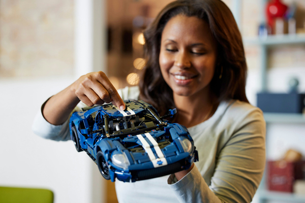 Lego Technic 2022 Ford GT 42154