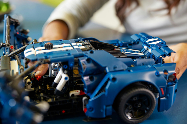 Lego Technic 2022 Ford GT 42154