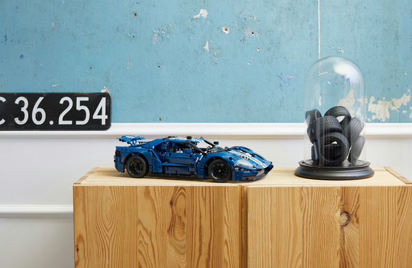 Lego Technic 2022 Ford GT 42154