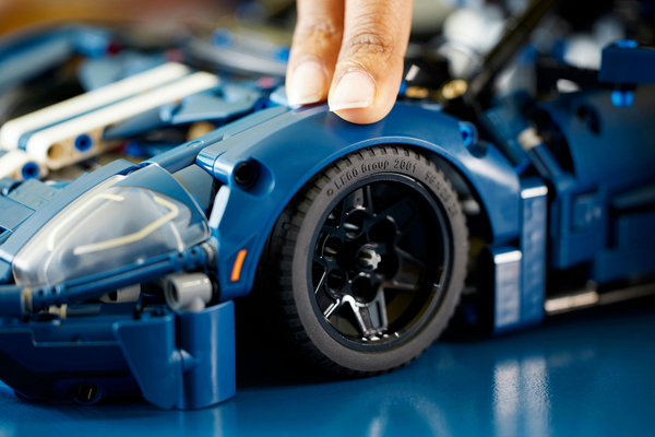 Lego Technic 2022 Ford GT 42154
