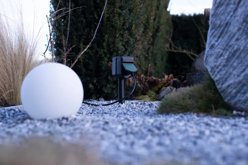 Brennenstuhl Connect WIFI Garden Socket with Earth Spike and Mounting, green/black