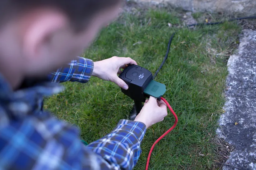 Brennenstuhl Connect WIFI Garden Socket with Earth Spike and Mounting, green/black