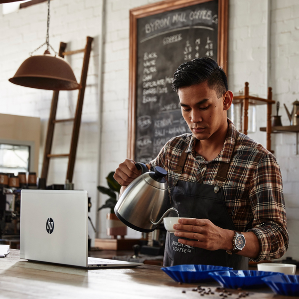 HP ProBook 455 G9 15.6&quot; 5625U, 8 Gt, 256 Gt SSD, Win 10 Pro -kannettava, Hopea